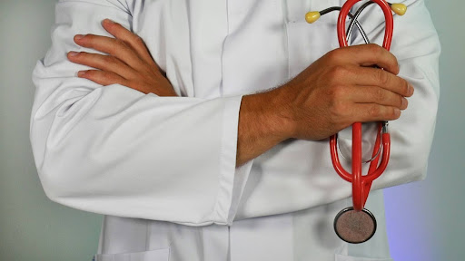 When Should You See a Lung Cancer Specialist in Singapore? Recognising the Warning Signs